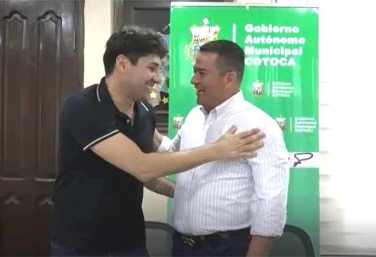  Ronald Raldes y el alcalde de Cotoca, Raúl Alvis 