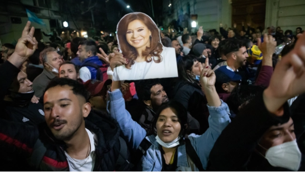 Cristina Fernández Kirchner sigue recibiendo muestras de apoyo AFP