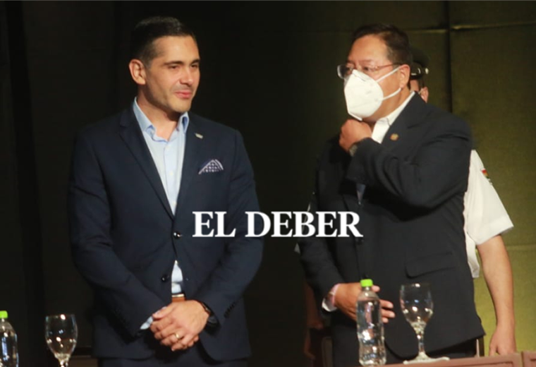 El líder de Fexpocruz, Mario Justiniano junto al mandatario Luis Arce. Foto. Jorge Ibáñez 