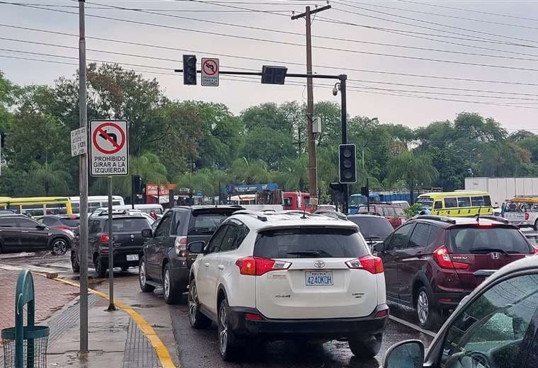 Los semáforos se vieron afectados en la jornada lluviosa / Foto: Juan Carlos Torrejón