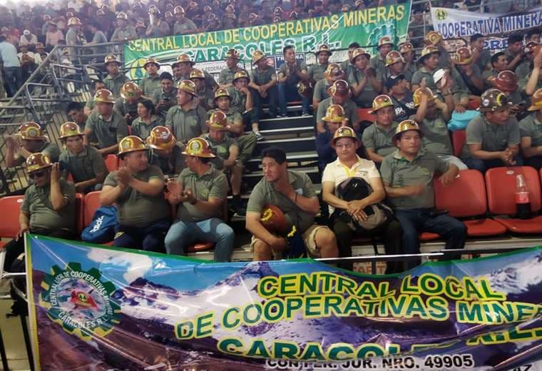 Cooperativistas mineros se congregan en Tarija
