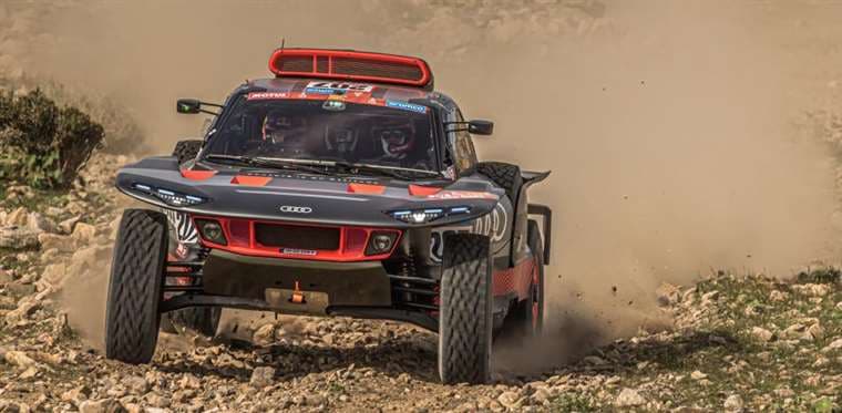 Sainz en competencia de la Etapa 3 del Rally Dakar. Internet