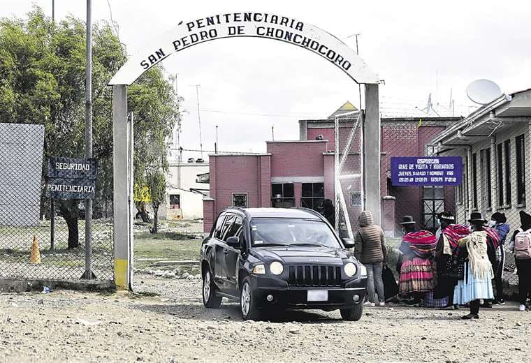 Un vehículo saliendo del penal de máxima seguridad San Pedro de Chonchocoro | APG