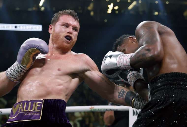 ‘Canelo’ Álvarez domino la pelea y se llevó la victoria. Foto: AFP
