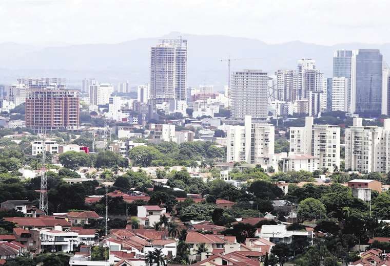 El dinamismo se muestra en la modernidad de las construcciones que hay en la capital 