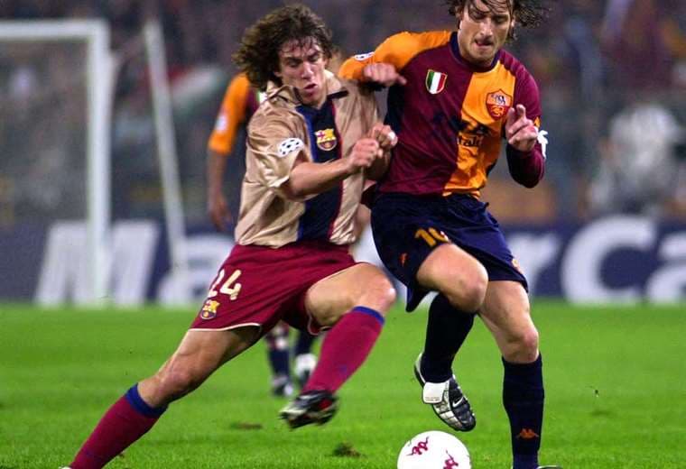 Puyol y Totti en un partido entre Barcelona y Roma