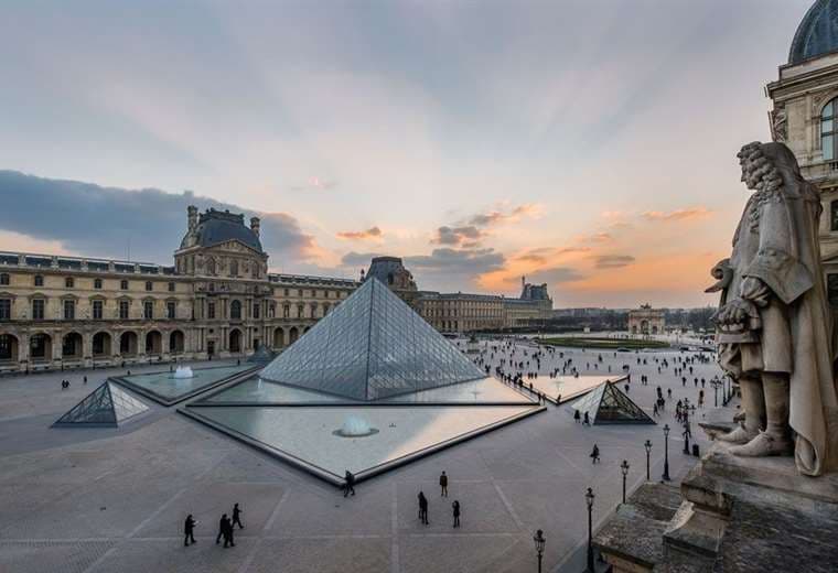 Evacuan el palacio de Versalles y el museo de Louvre