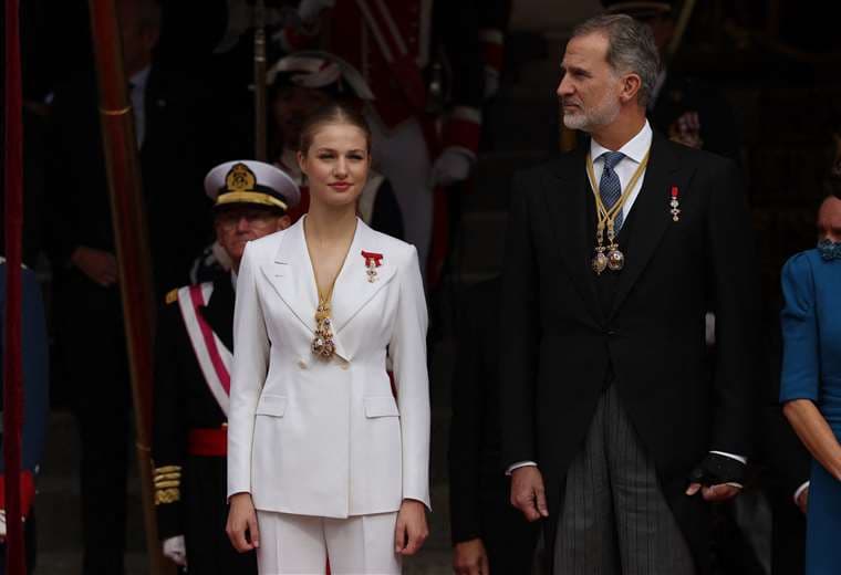 La princesa Leonor y su padre, el rey Felipe VI / Foto: AFP 
