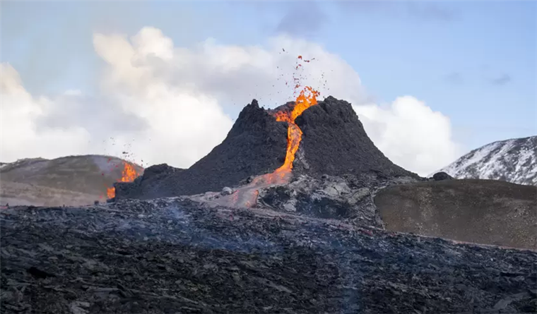 Evacúan una ciudad en Islandia por temor a la erupción de un volcán AFP