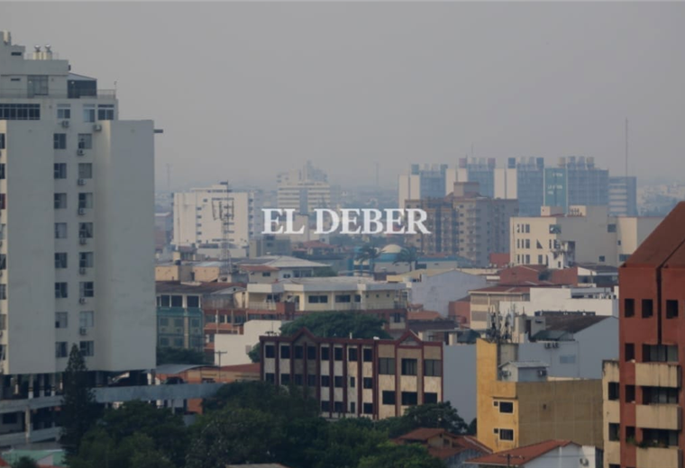 El humo ha cubierto la ciudad en los últimos días. Foto: Juan Carlos Torrejón