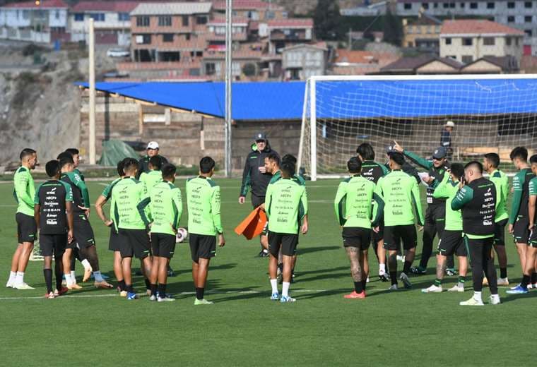 Selección boliviana en entrenamiento. APG