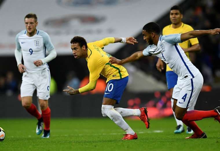 Imagen de un partido entre Brasil e Inglaterra.