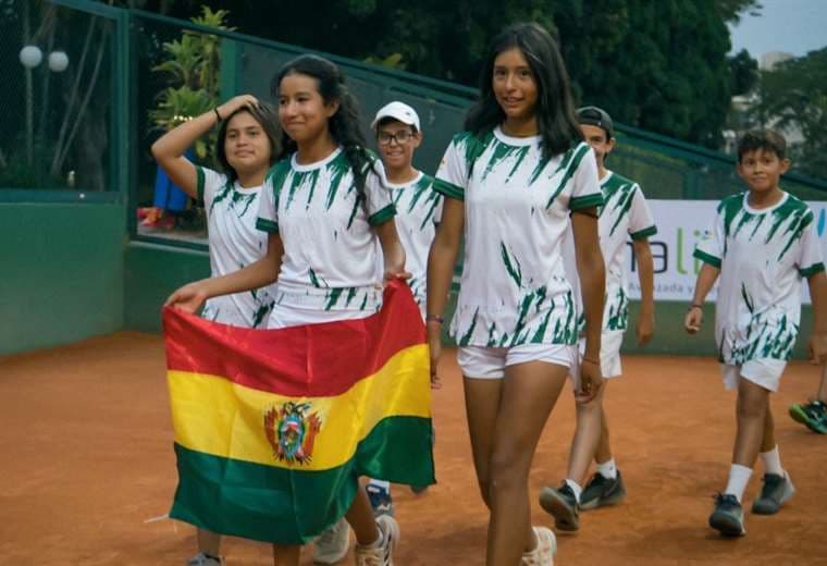 Las bolivianas saborearon su primera victoria. Foto: FBT