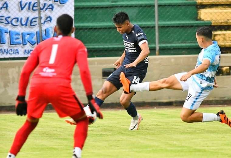 Yomar Rocha (14) marcó el primer gol de Bolívar. Foto: APG Noticias