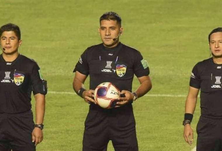 Carlos Arteaga (centro) será el árbitro central. 