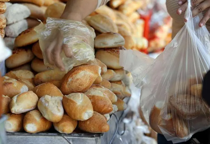 Panificadores pretenden subir precio del pan a Bs 0,80 y Emapa garantiza harina para mantener el 'pan de batalla' en Bs 0,50