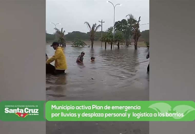 Municipio cruceño activa plan de emergencia por lluvias y desplaza personal y logística a los barrios