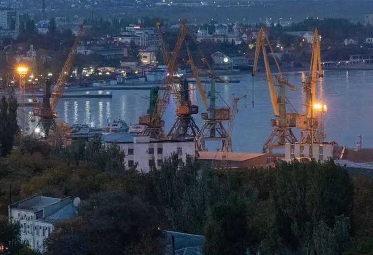 Ucrania dice que destruyó un navío ruso en el mar Negro 