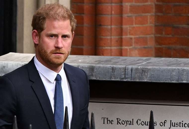 El Príncipe Harry, Duque de Sussex, fuera de los Tribunales Reales de Justicia / Foto: AFP