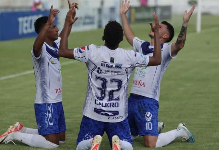 Jugadores de GV San José celebraron de rodillas el gol de la victoria. Foto: APG