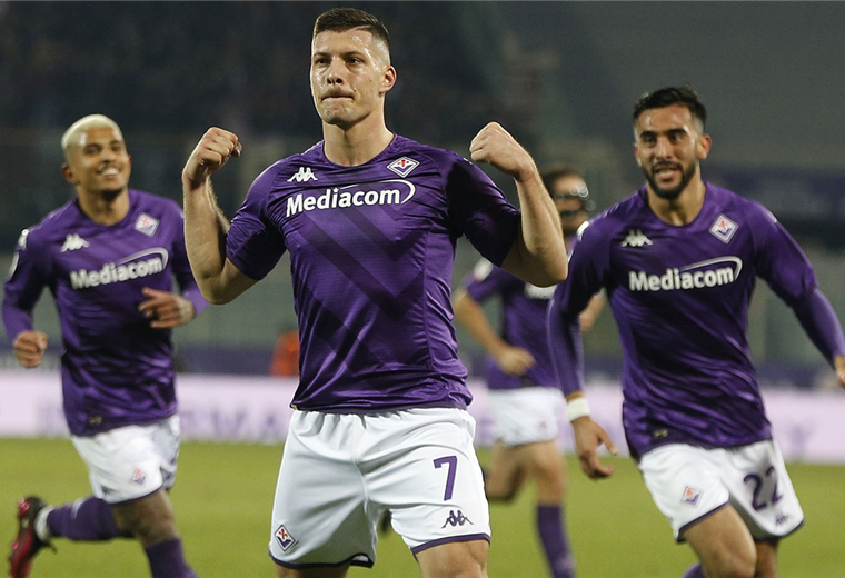 Luka Jovic celebra su gol marcado para la Fiorentina 