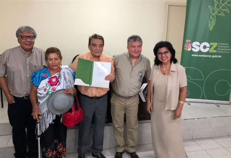 Sobodaycom entrega distinción a Armando Terceros y Adrián Barrenechea 