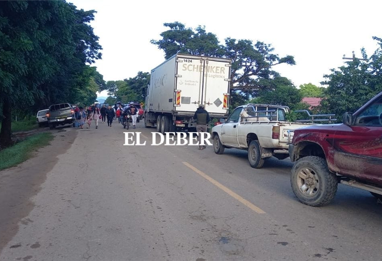 Vecinos de Jorochito bloquearon la ruta desde ayer. Foto. Juan Carlos Aguilar  
