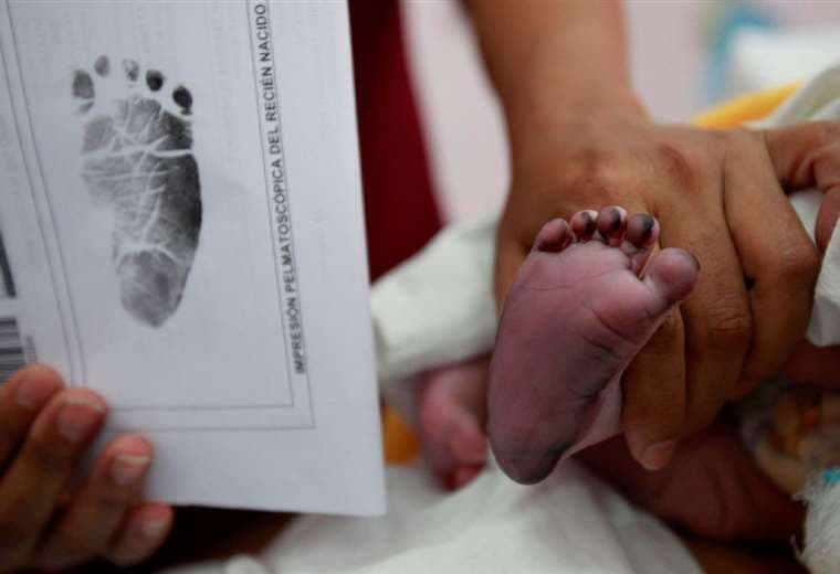 Un recién nacido estaba siendo adoptado de forma irregular