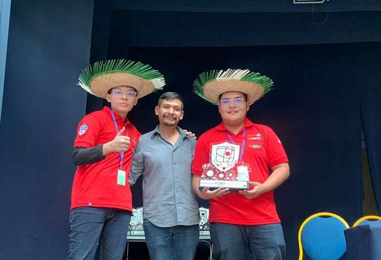 Los hermanos Wang ganaron dos medallas en la Robomatrix e informatrix 2023. 
