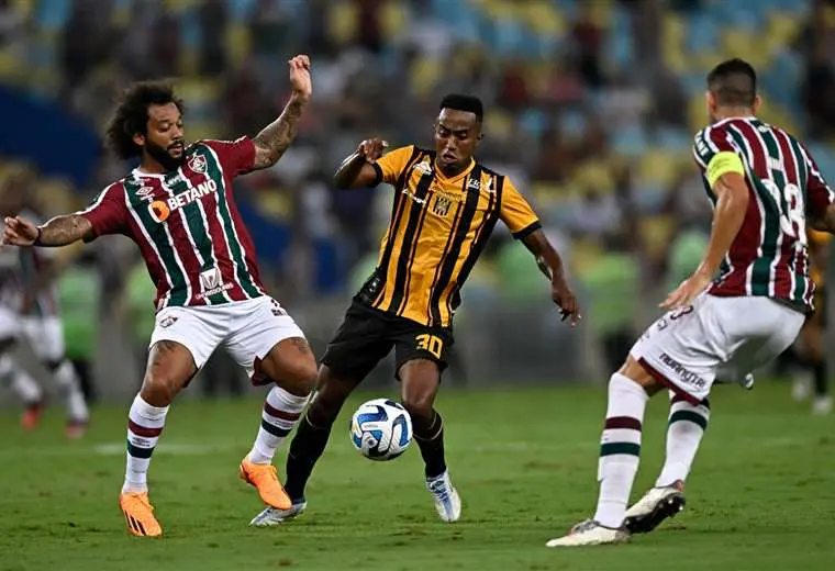Imagen del partido entre Fluminense y The Strongest. AFP