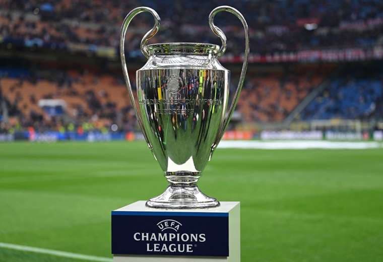Trofeo de la Champions League en San Siro. AFP