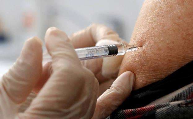 La vacuna ayuda a prevenir complicaciones del covid