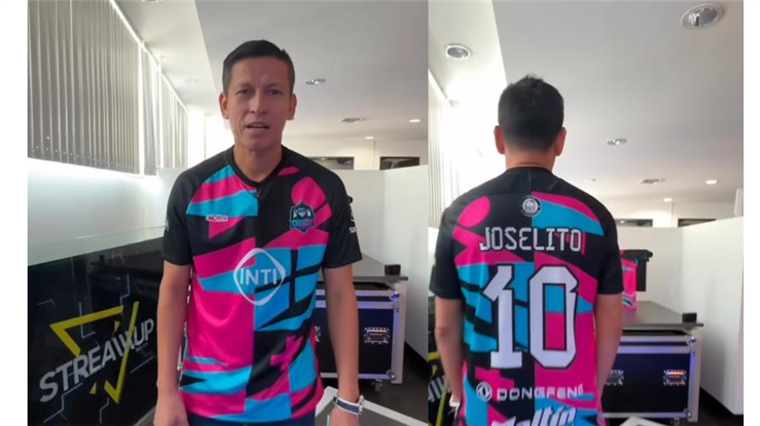 Joselito luciendo la camiseta de Changos FC