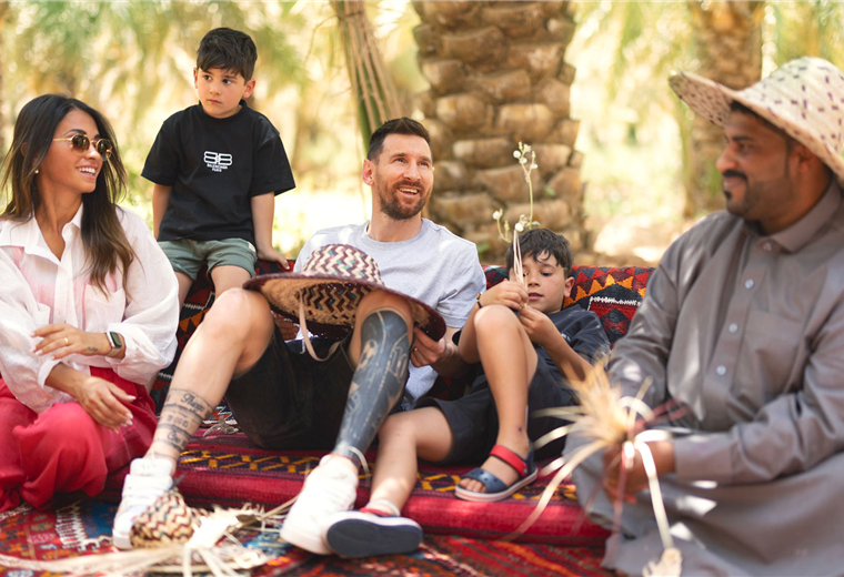 Lionel Messi y su familia en Arabia Saudita.