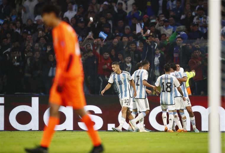 Imagen del partido entre Argentina y Uzbekistán.