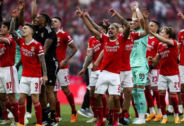 El festejó de los jugadores el Benfica tras coronarse campeones. Foto: AFP