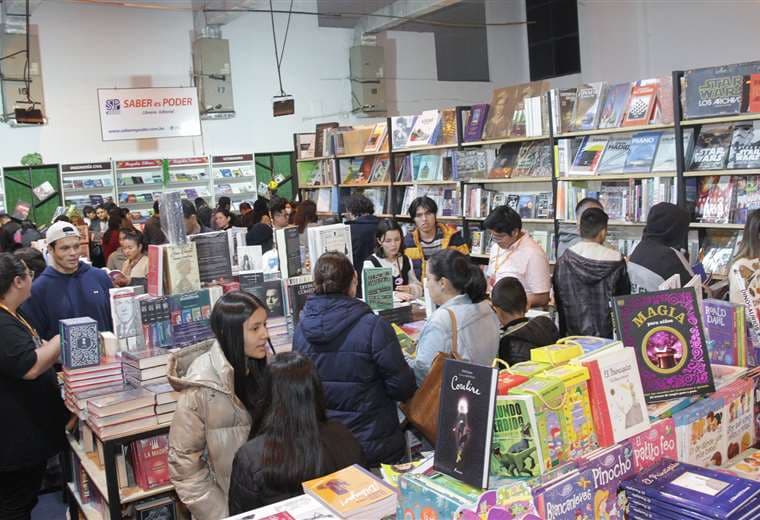 La última jornada de la Feria del Libro tuvo gran asistencia de público/CDLSCZ