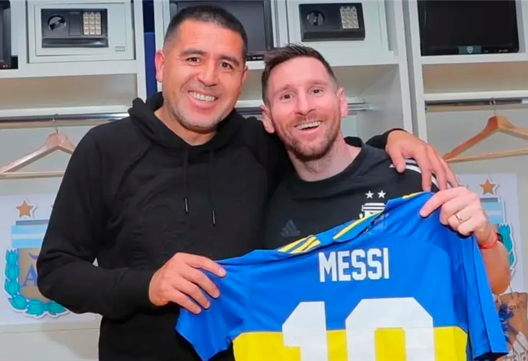 Riquelme y Messi con la camiseta de Boca.