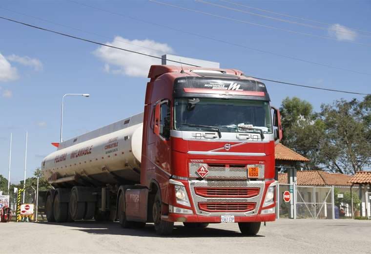 Transporte de combustible. Foto: YPFB