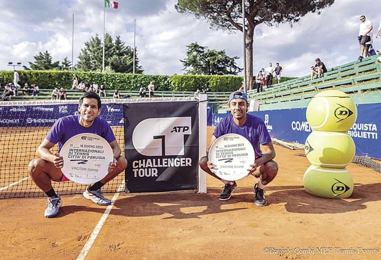 Zeballos y Arias muestran los trofeos ganados en Peruggia