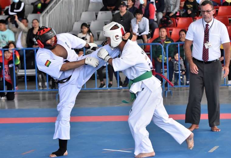 Combate de Karate Olímpico. FEBOKA