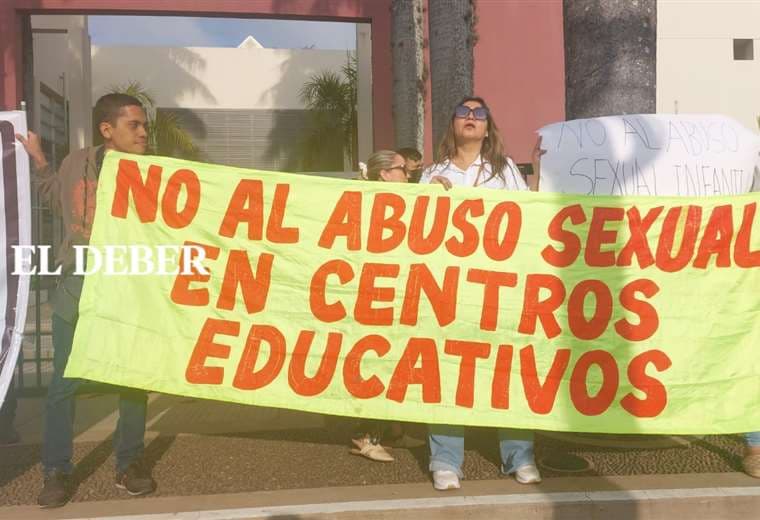 Protestaron en las afueras de un colegio/Foto: Juan Carlos Torrejón