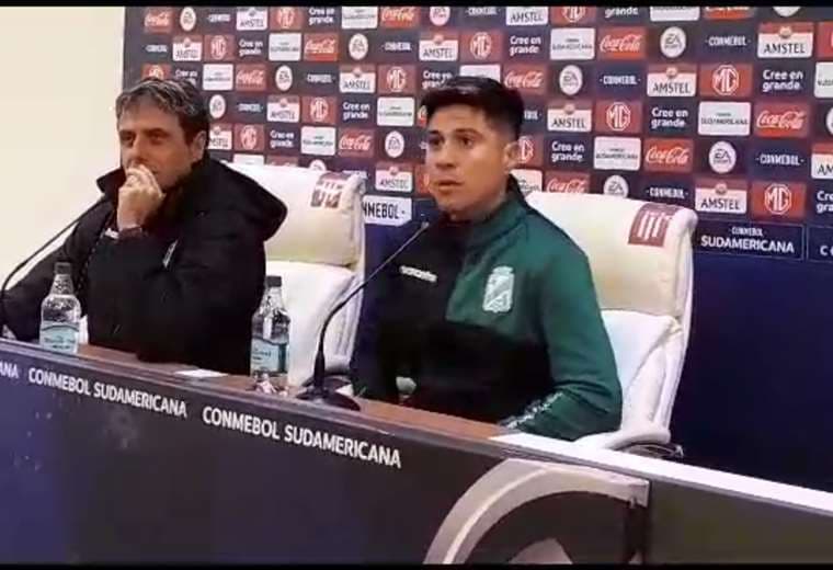 Hoyos y Cristaldo en conferencia de prensa.