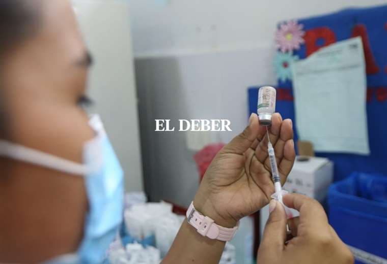 En el centro de salud Elvira Wunderlich vacunan contra el coqueluche / Foto: Fuad Landír