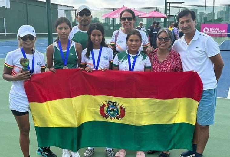 El equipo femenino de Bolivia que ocupó el tercer puesto. Foto: Marcelo Velarde