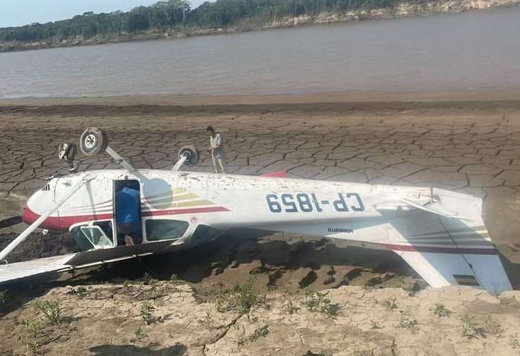 La avioneta cayó en cercanías del río Mamoré.