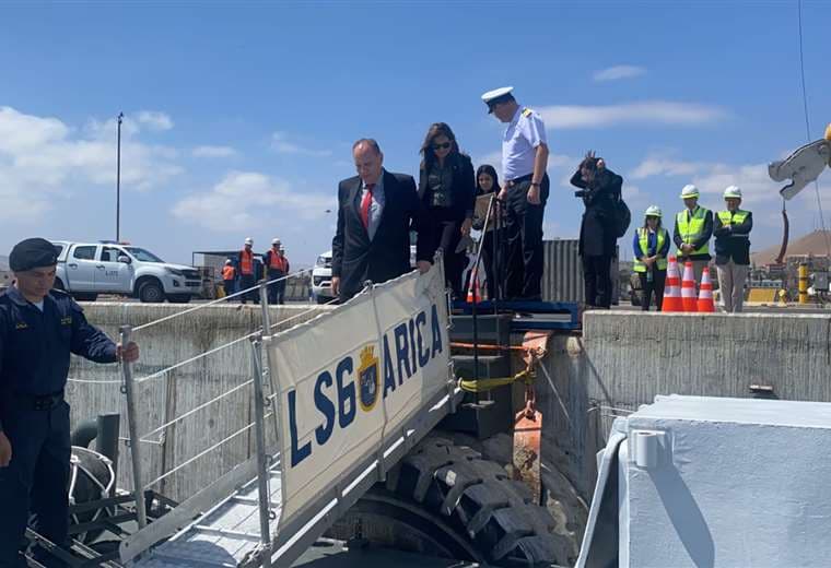 El viceministro Benjamín Blanco, junto a autoridades chilenas, visitan un oleoducto