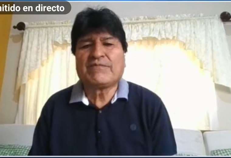 Evo Morales durante la transmisión de su programa dominical.