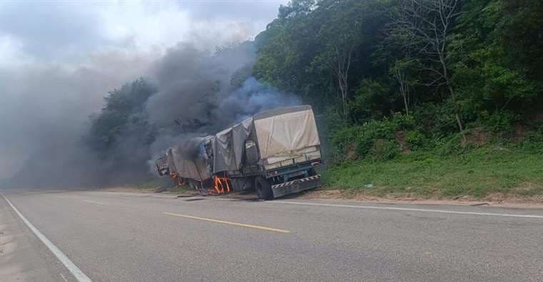 Camión con contrabando quemado