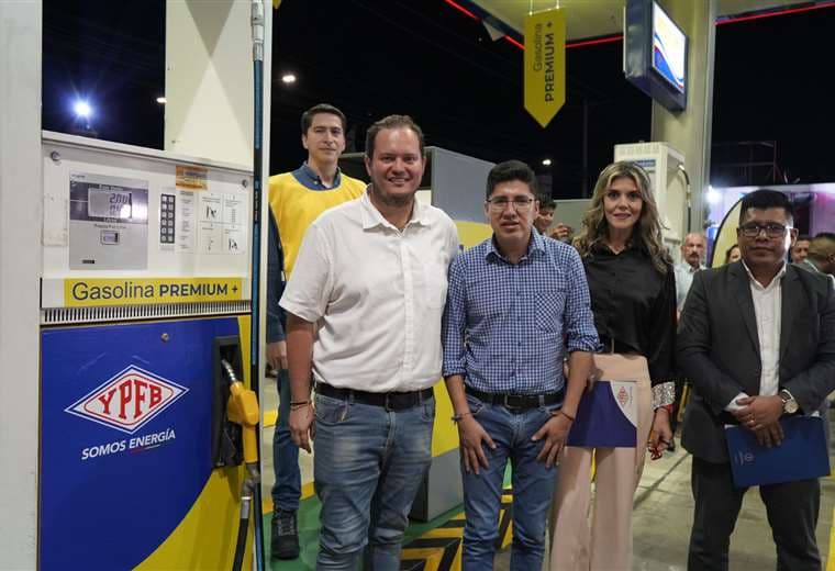 Los ejecutivos de YPFB en la presentación de la gasolina/Foto: YPFB
